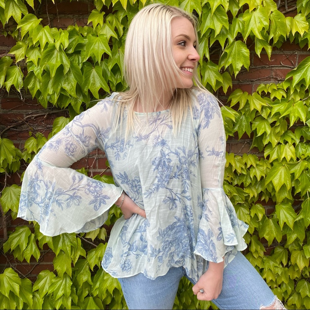 Lauren Conrad Bell Sleeve Floral Boho Top - Picture 3 of 7